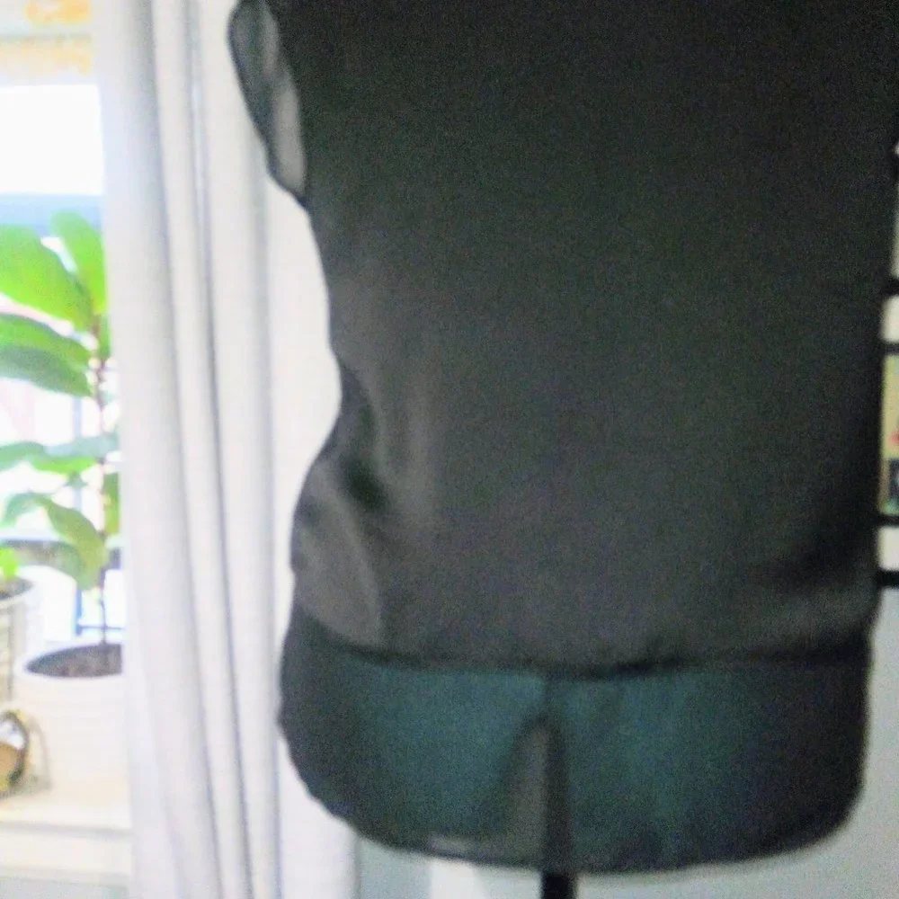 Vince Camuto Short-Sleeved Cutout Detail Blouse Sz S - Picture 10 of 15